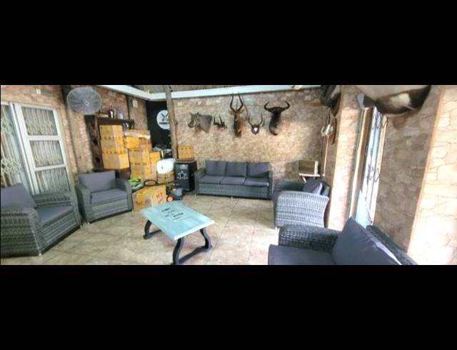 4 BEDROOM HOUSE FOR SALE IN VELD EN VLEI